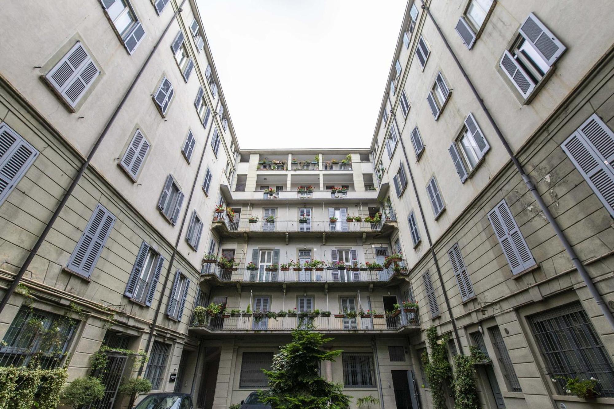 Castelfidardo 8 * Milano